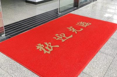 Red classic plastic door mat (4)