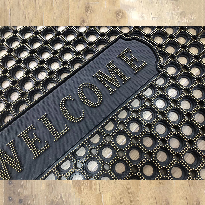 Thickened drainage rubber floor mat